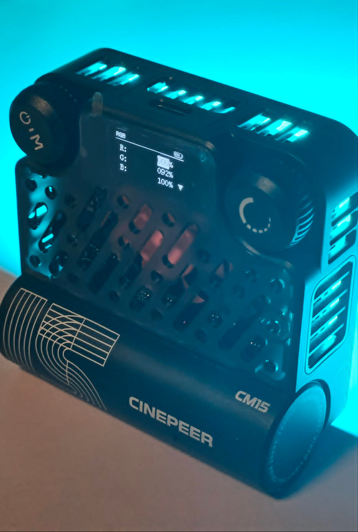 ZHIYUN CINEPEER CM15 15W RGB LED Videoleuchte – geprüfte B-Ware
