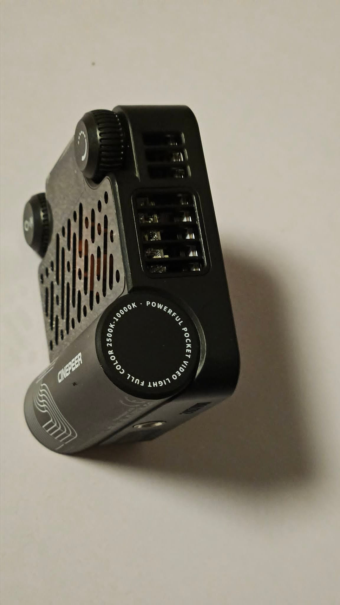ZHIYUN CINEPEER CM15 15W RGB LED Videoleuchte – geprüfte B-Ware
