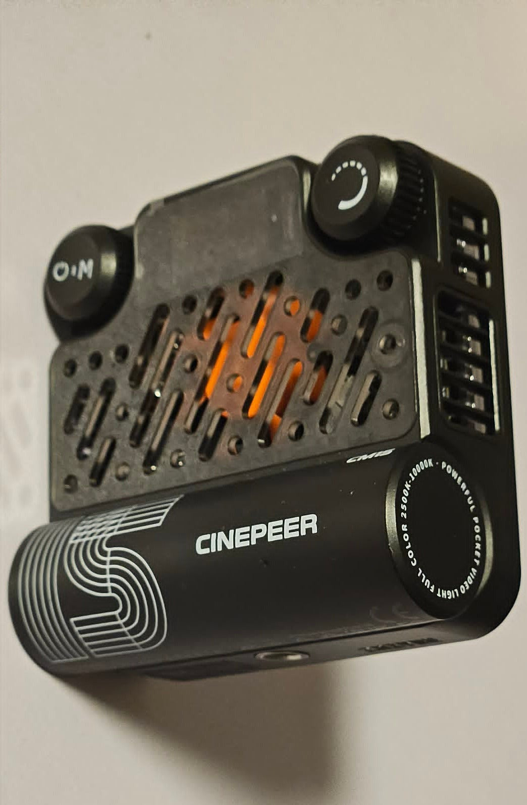 ZHIYUN CINEPEER CM15 15W RGB LED Videoleuchte – geprüfte B-Ware