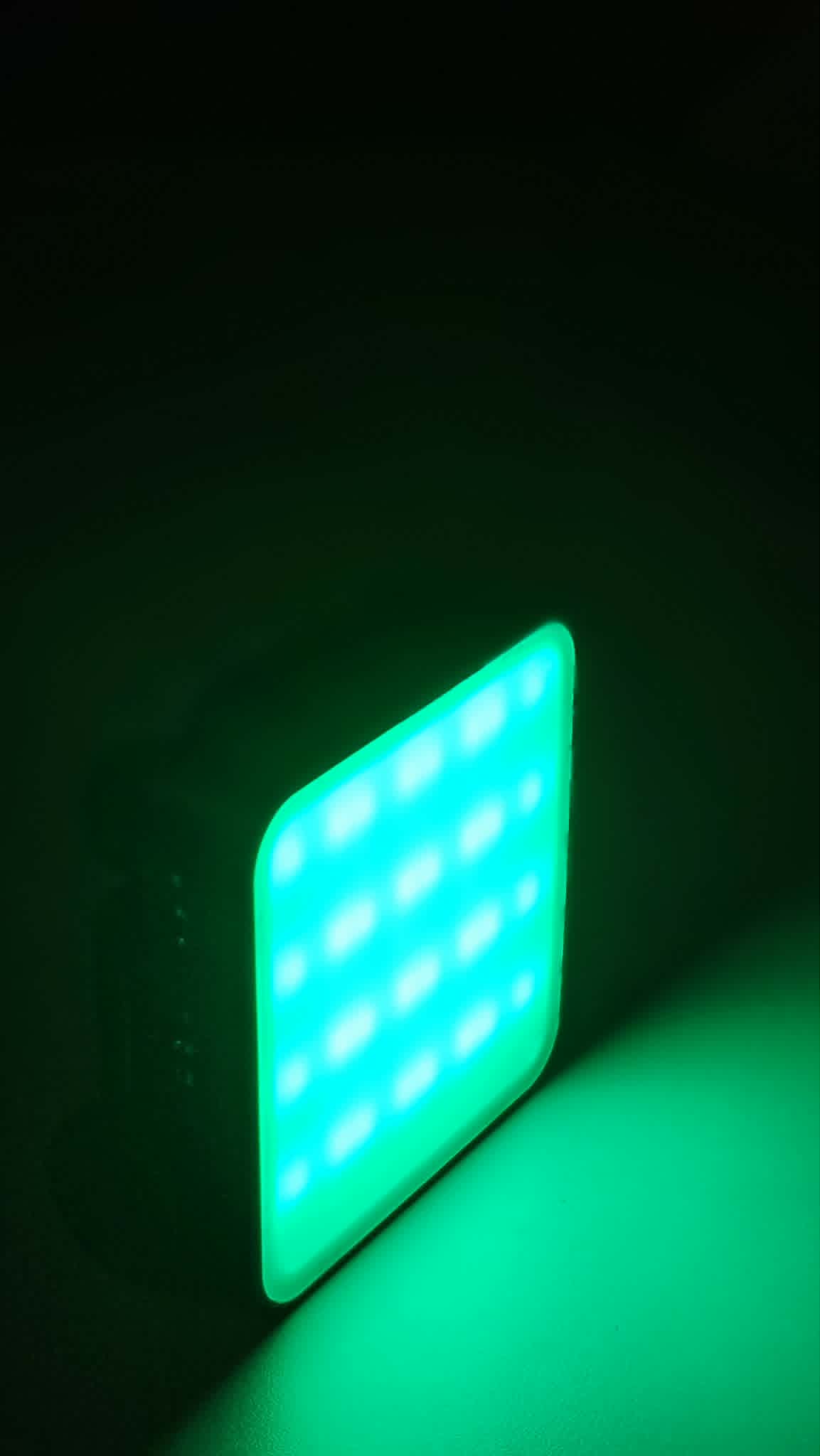 ZHIYUN CINEPEER CM15 15W RGB LED Videoleuchte – geprüfte B-Ware