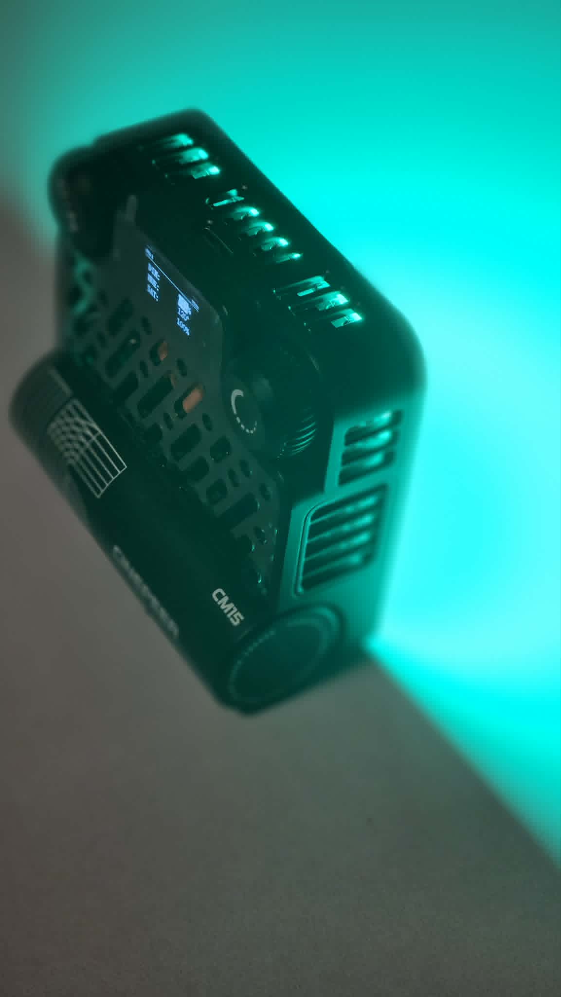 ZHIYUN CINEPEER CM15 15W RGB LED Videoleuchte – geprüfte B-Ware