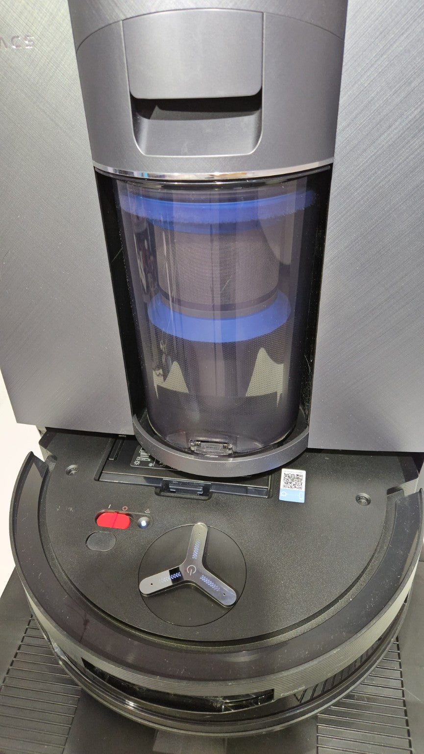 ECOVACS DEEBOT X12 OmniCyclone und OMNI Station – Detailansicht