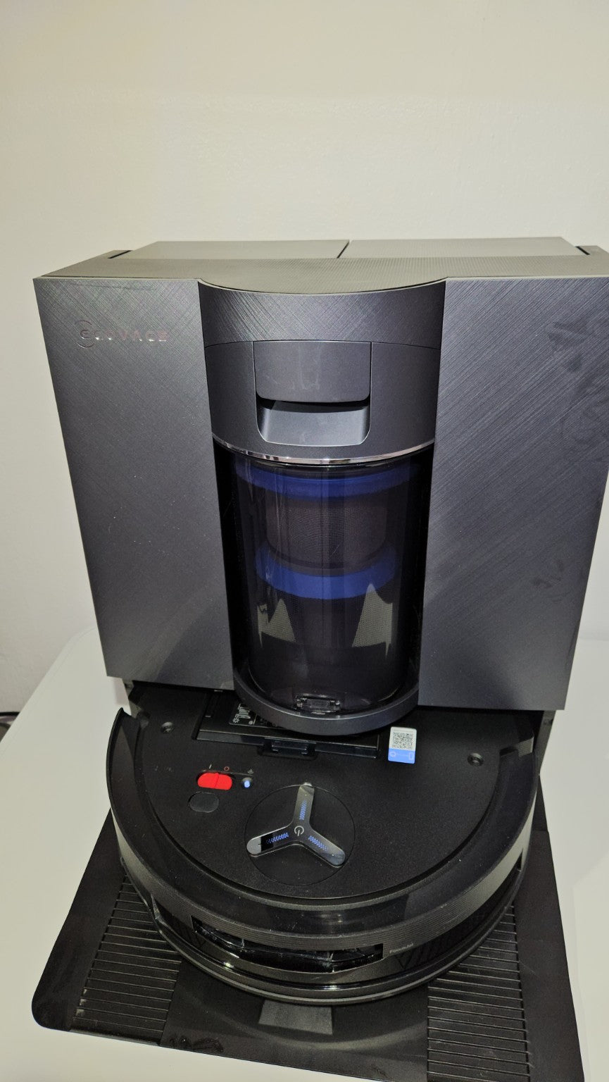 ECOVACS DEEBOT X12 OmniCyclone in OMNI Station – Originalfoto