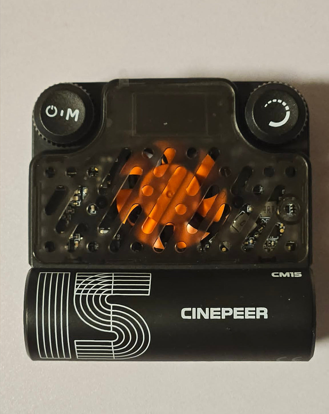 ZHIYUN CINEPEER CM15 15W RGB LED Videoleuchte – geprüfte B-Ware